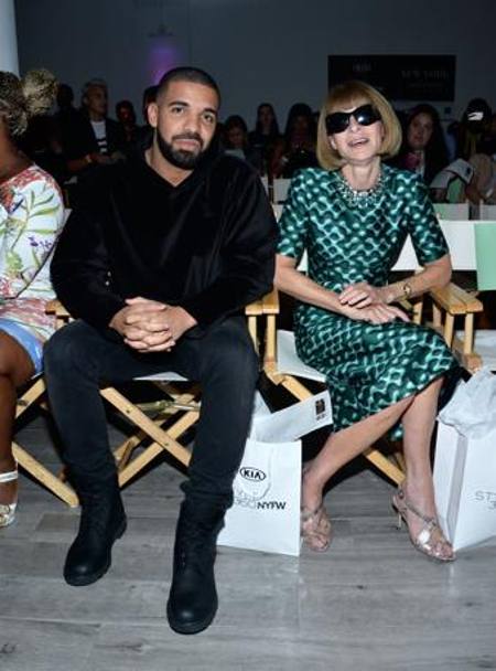 Drake, accanto a Anna Wintour, la potentissima direttrice di Vogue America